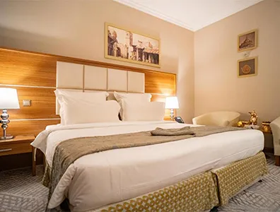hotel-guestroom