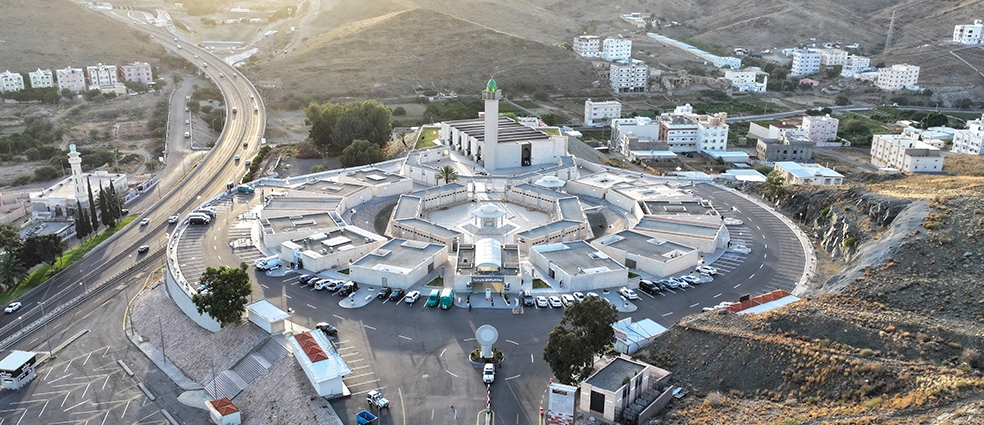 Pilgrims making intention (Niyyah) at the Miqat before entering the state of Ihram for Umrah or Hajj
